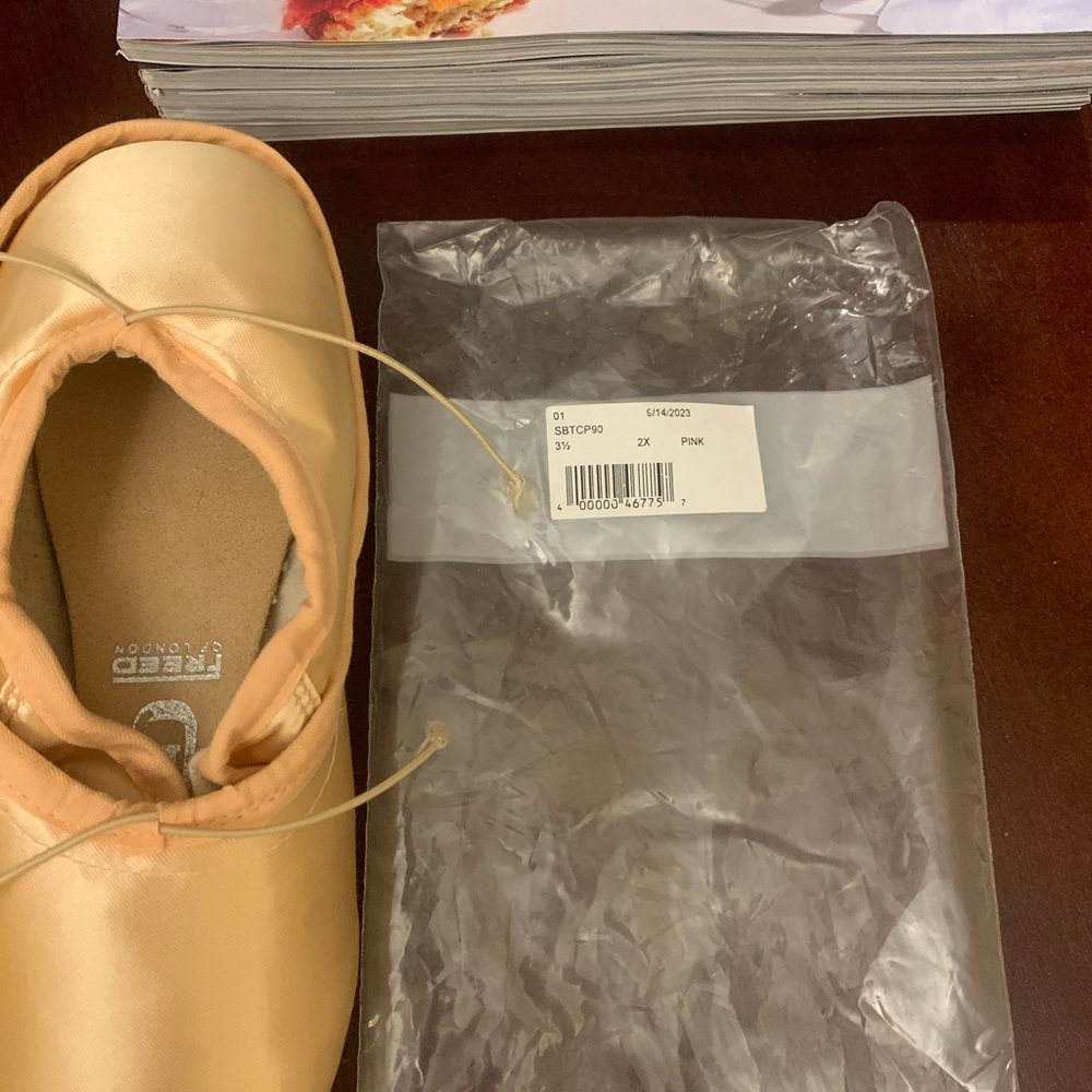 Freed of London Ballet Pointe Shoes
Y Maker